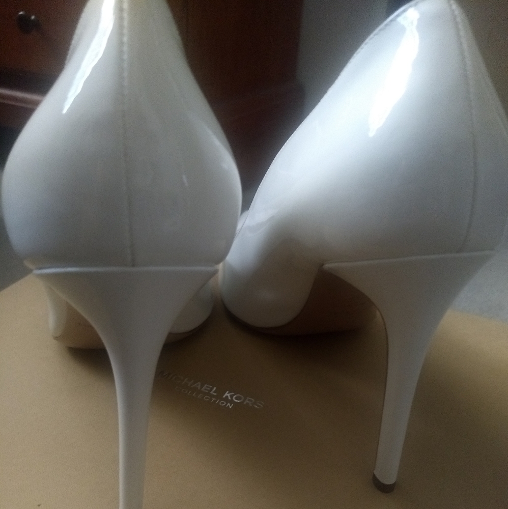 Michael Kors Collection Gretel Runway Pump - Picture 2 of 6